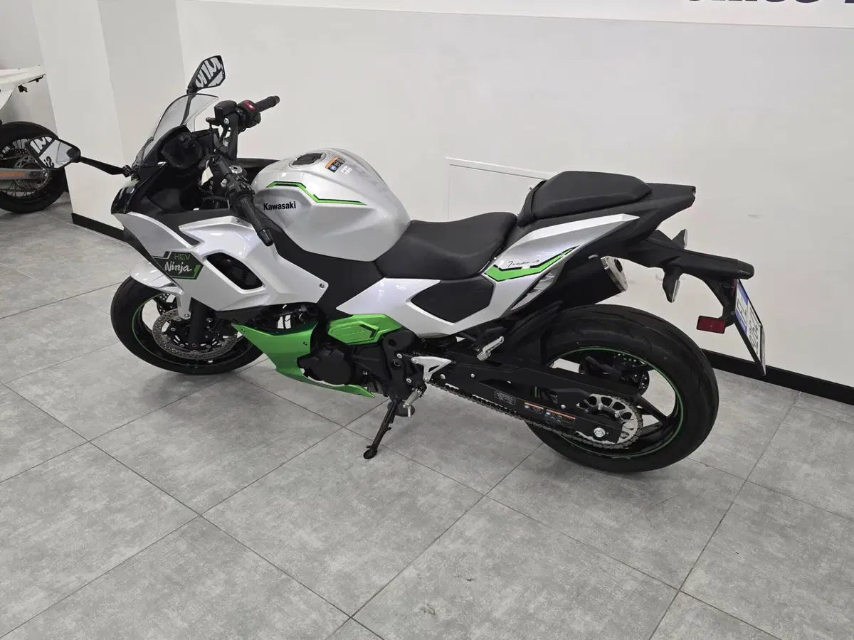 Kawasaki Ninja 7 Hybrid (2024 - 26) (3)