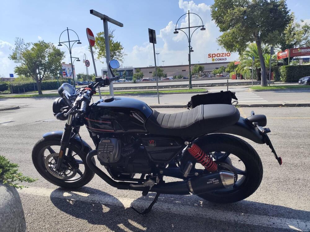 Moto Guzzi V7 Stone Special Edition (2022 - 25) (2)