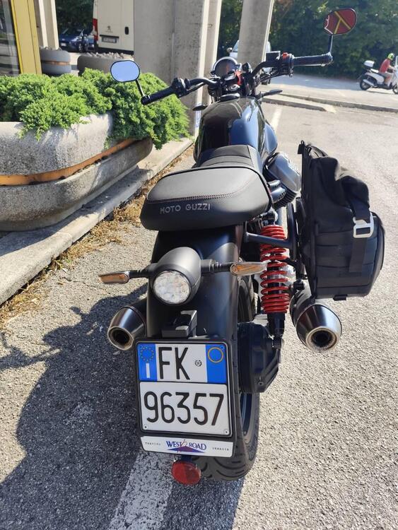 Moto Guzzi V7 Stone Special Edition (2022 - 25) (3)