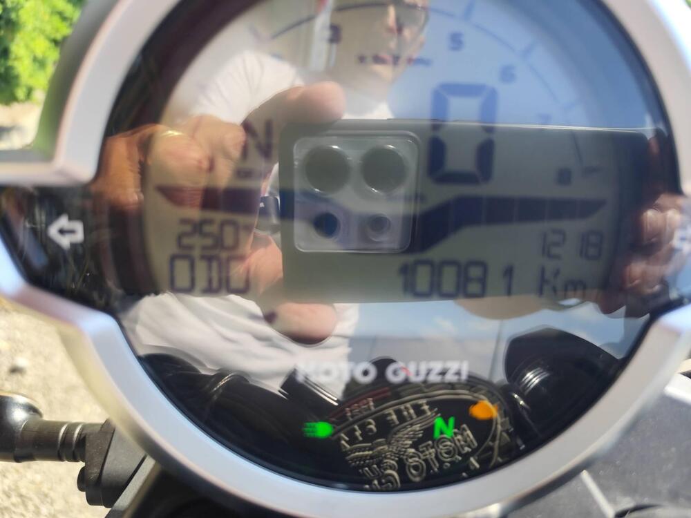 Moto Guzzi V7 Stone Special Edition (2022 - 25) (5)