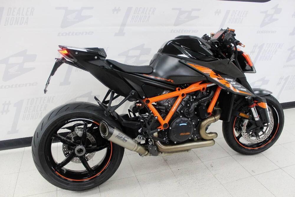 KTM 1290 Super Duke R (2021) (2)