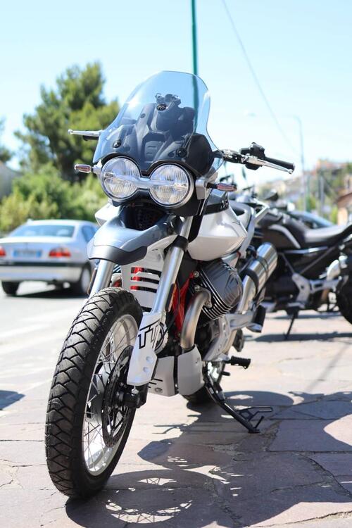 Moto Guzzi V85 TT (2024 - 25) (2)