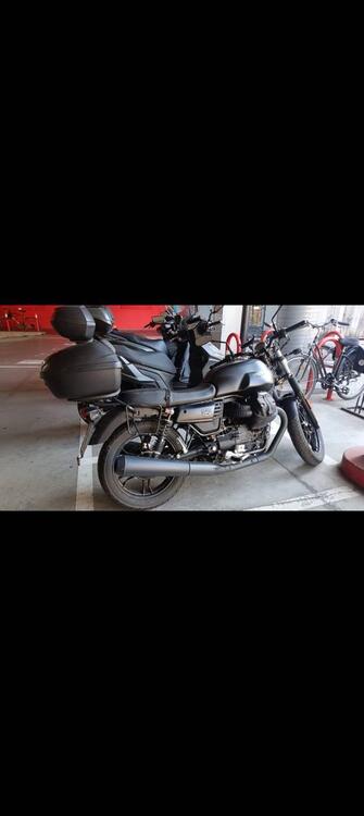 Moto Guzzi V7 III Stone (2017 - 20) (2)