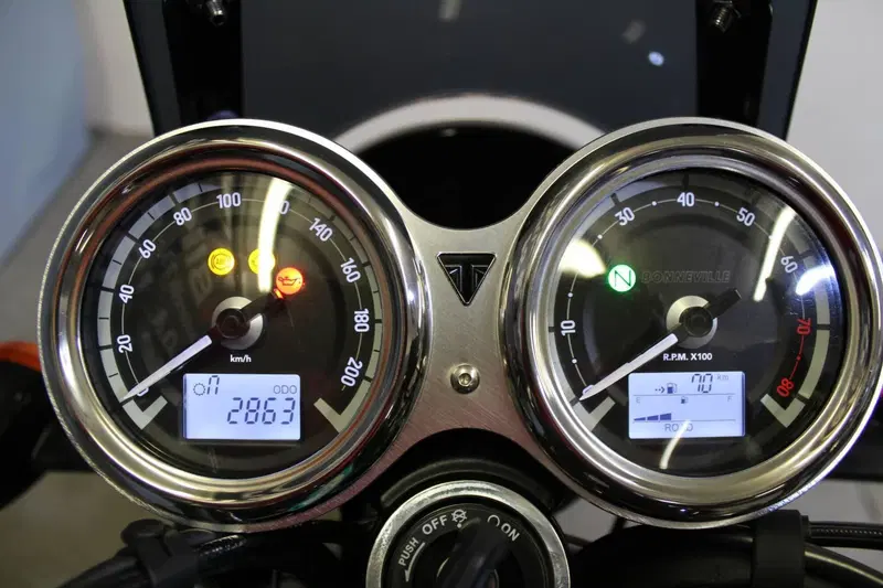 Triumph Bonneville T120 (2021 - 25) (3)