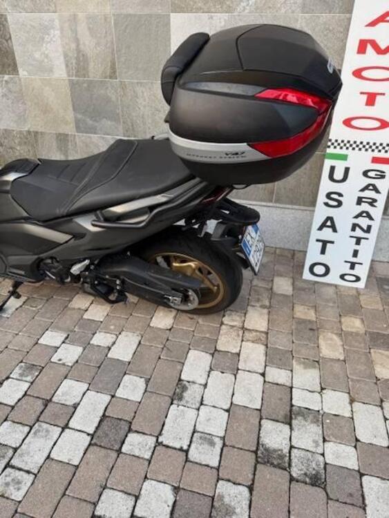 Yamaha T-Max 560 Tech Max (2021) (2)