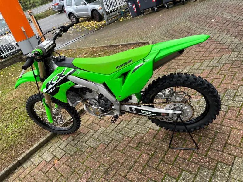 Kawasaki KX 250 (2024) (10)