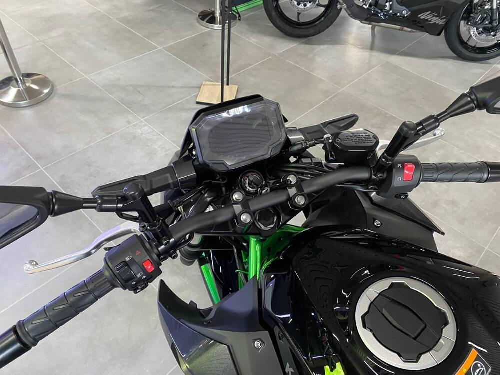 Kawasaki Z 500 SE (2024 - 26) (3)