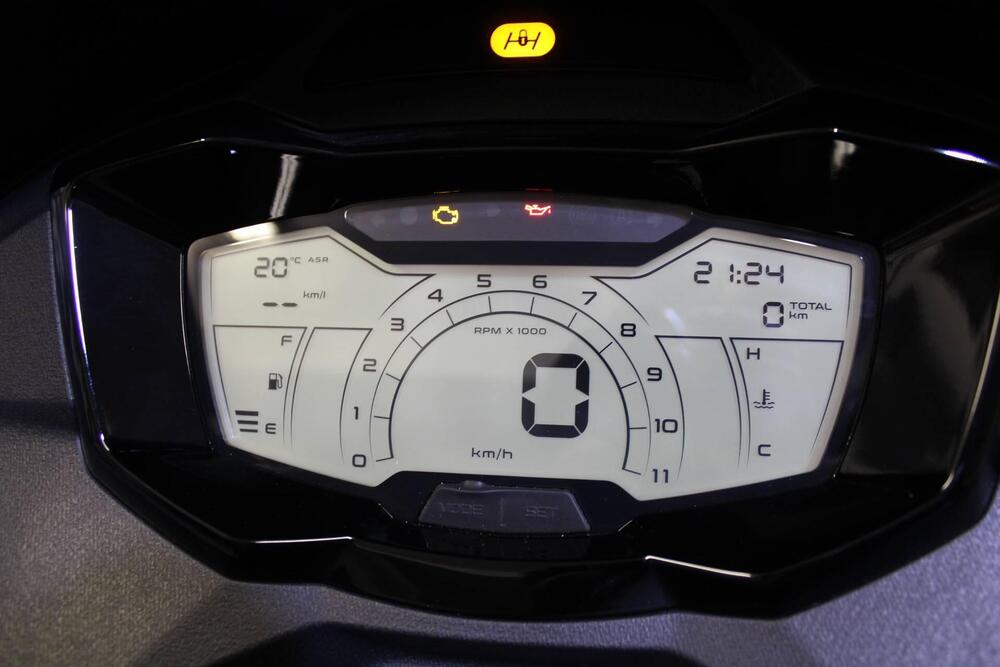 Piaggio MP3 310 Sport (2025) (3)