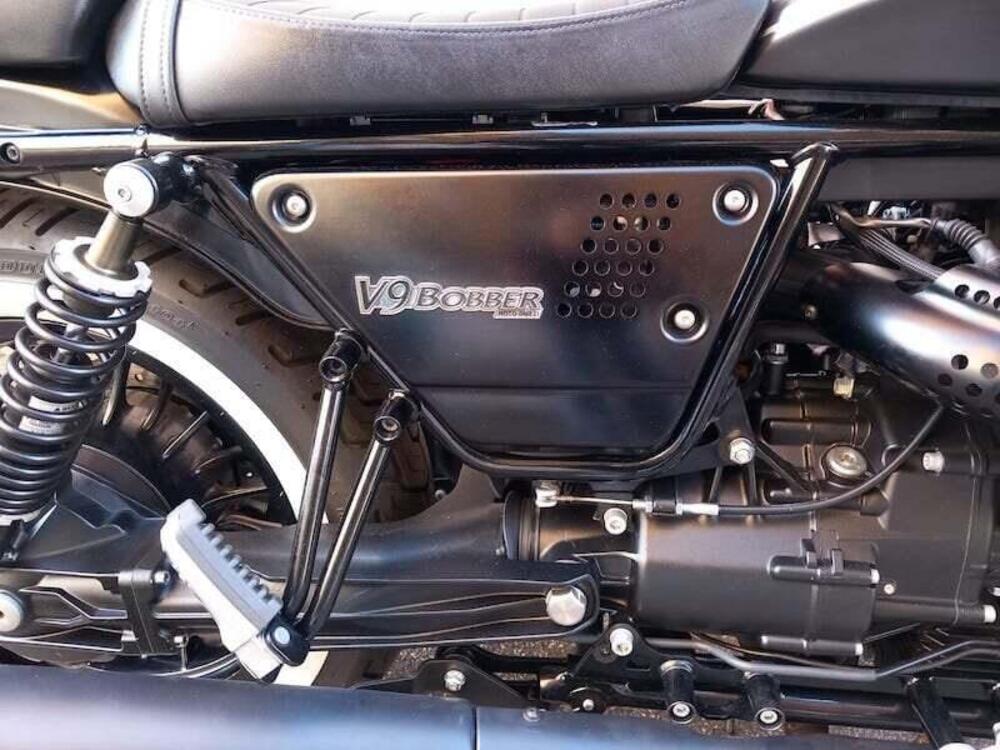 Moto Guzzi V9 Bobber (2021 - 25) (4)