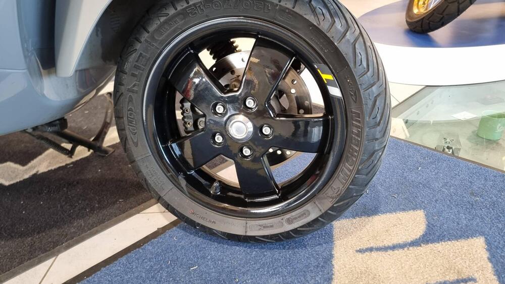 Vespa GTS 300 Supertech Hpe (2021 - 22) (4)