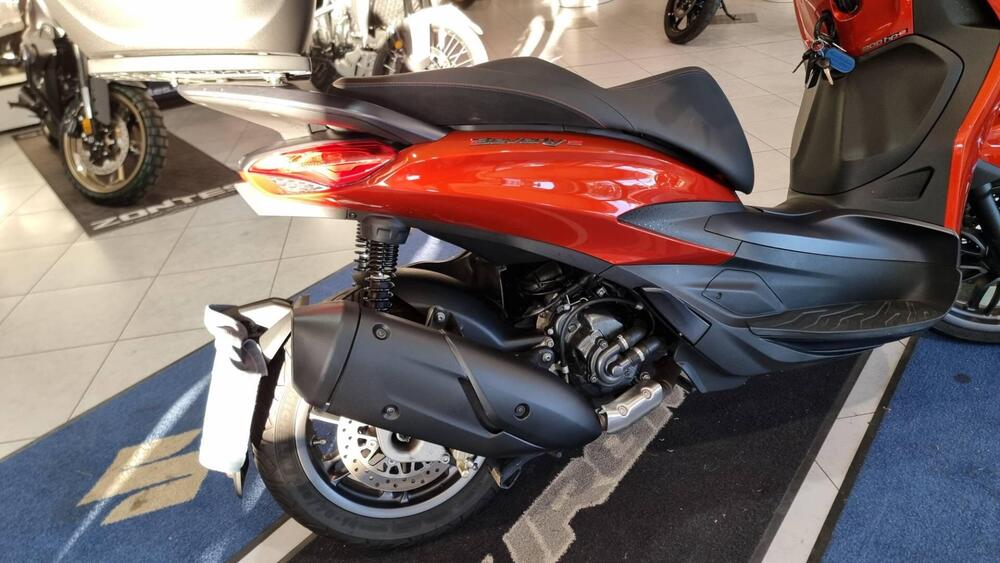 Piaggio Beverly 300 Hpe (2021) (4)