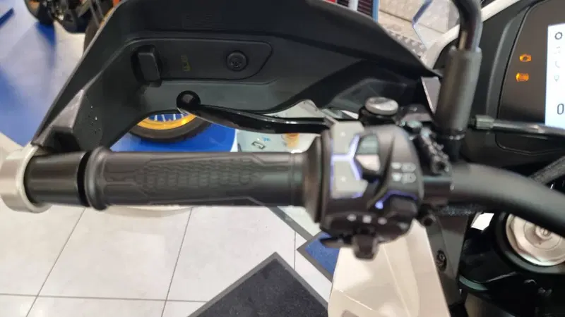 Moto Morini X-Cape 650 (2021 - 26) (18)