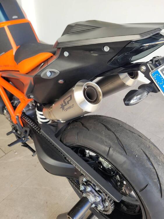 KTM 1290 Super Duke R (2021) (4)