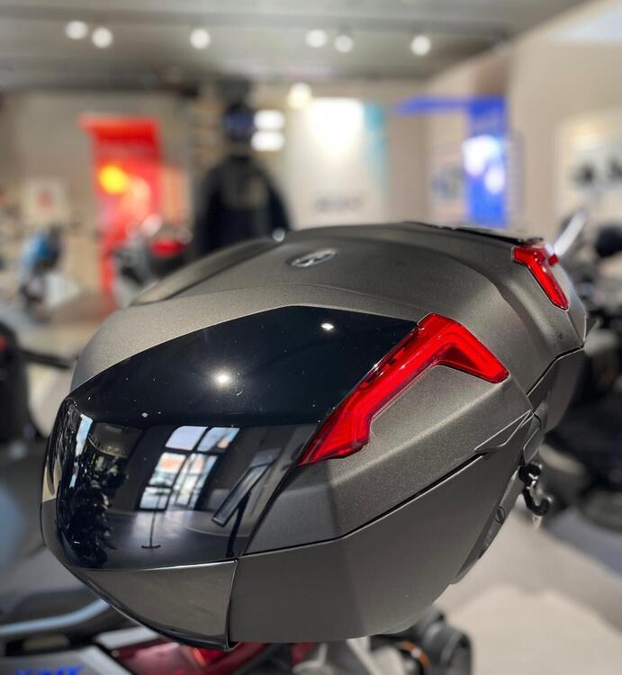 Yamaha T-Max 560 Tech Max (2025) (3)