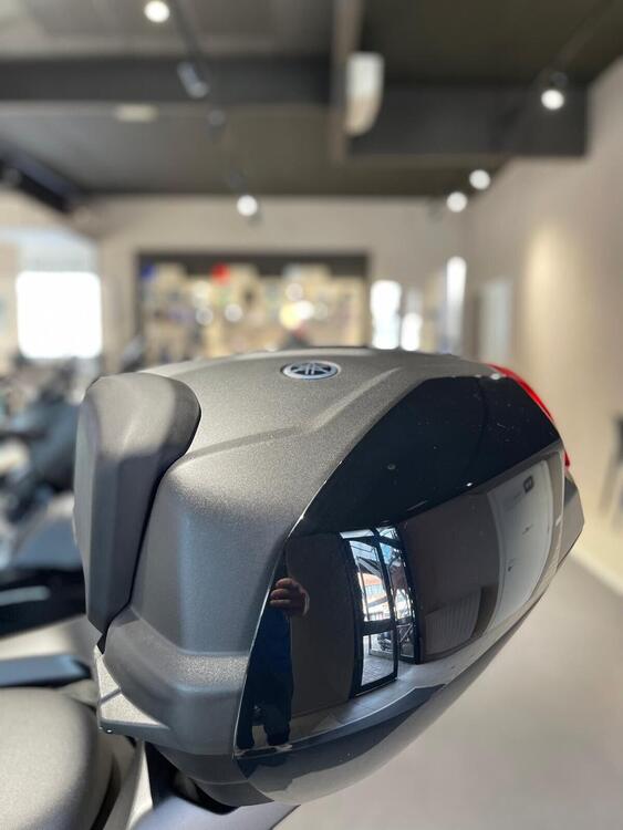 Yamaha T-Max 560 Tech Max (2025) (4)