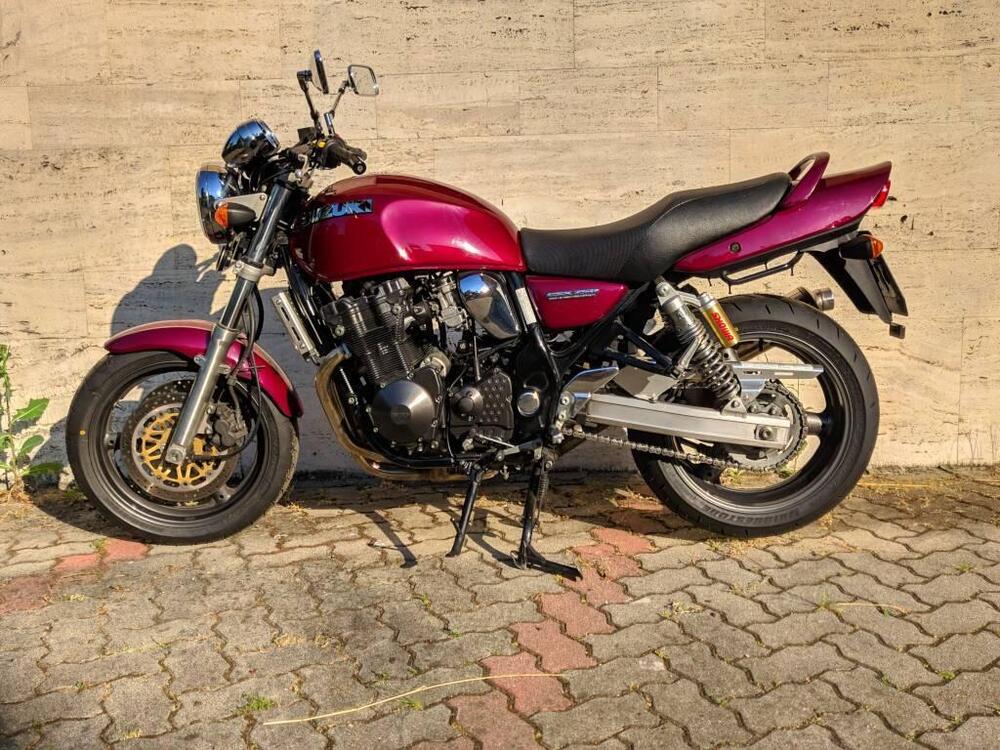 Suzuki GSX 750 INAZUMA