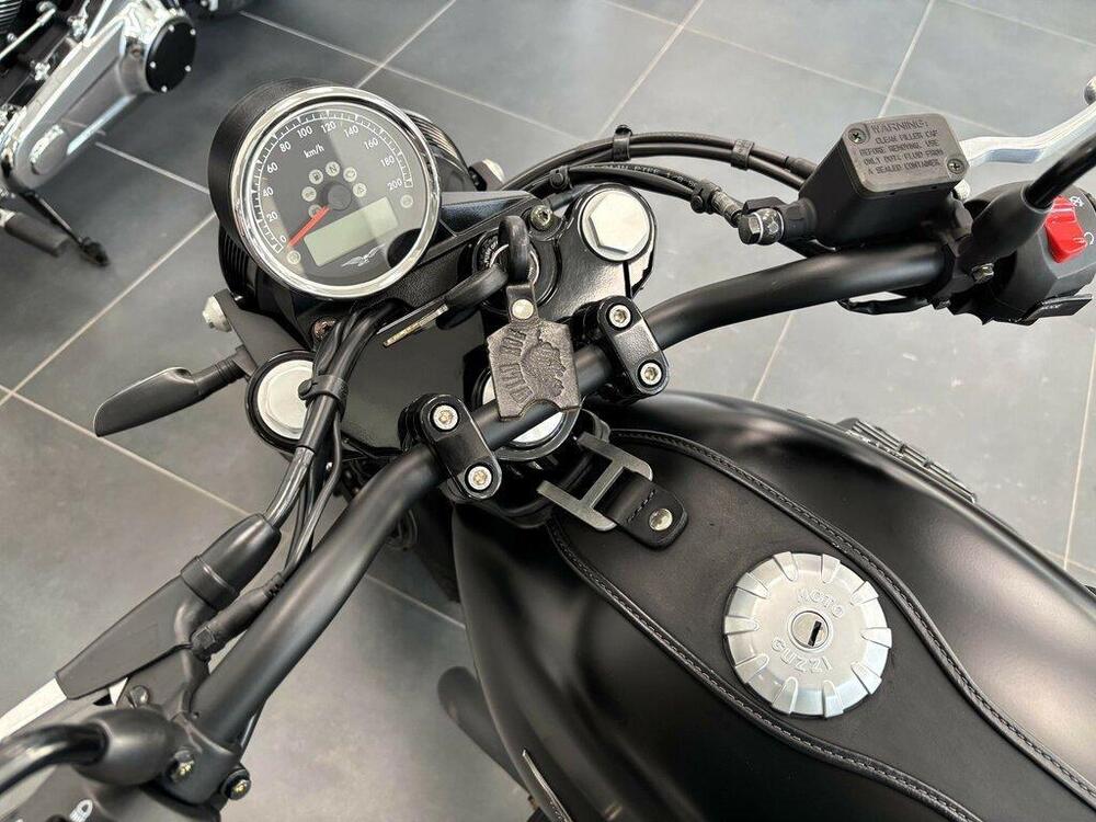 Moto Guzzi V7 III Stone (2017 - 20) (3)