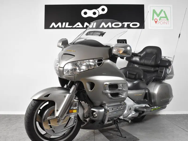 Honda GL 1800 Gold Wing (2000 - 05) (3)