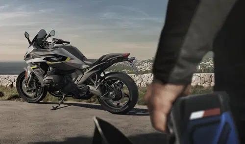 BMW R1300RS: Gran Turismo sportivo