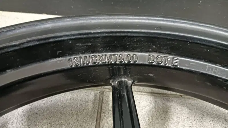 DUCATI SCRAMBLER 800 CERCHI ORIGINALI (7)