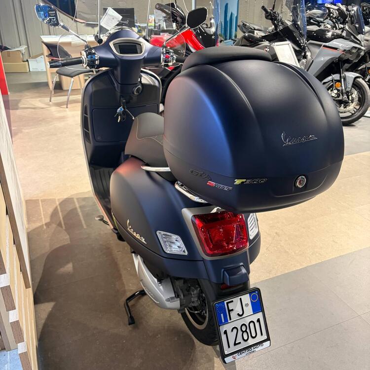 Vespa GTS 300 Super Tech (2023 - 24) (2)