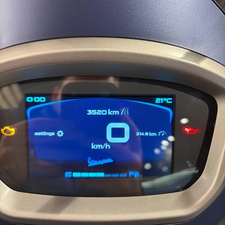 Vespa GTS 300 Super Tech (2023 - 24) (4)