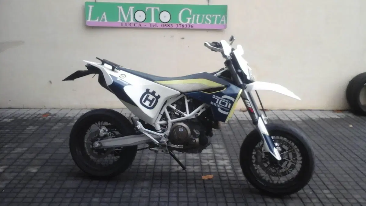 Husqvarna 701 Supermoto (2016)