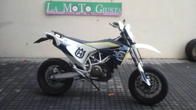 Husqvarna 701 Supermoto (2016)
