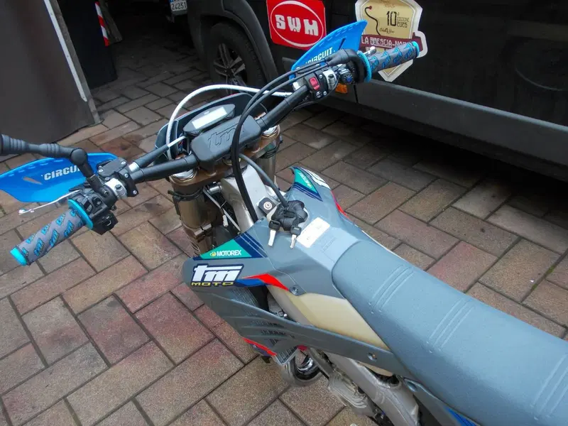 Tm Moto EN 300 Fi ES 2T (2026) (9)