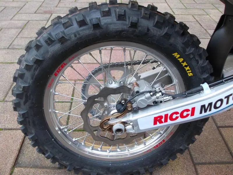 Tm Moto EN 300 Fi ES 2T (2026) (4)