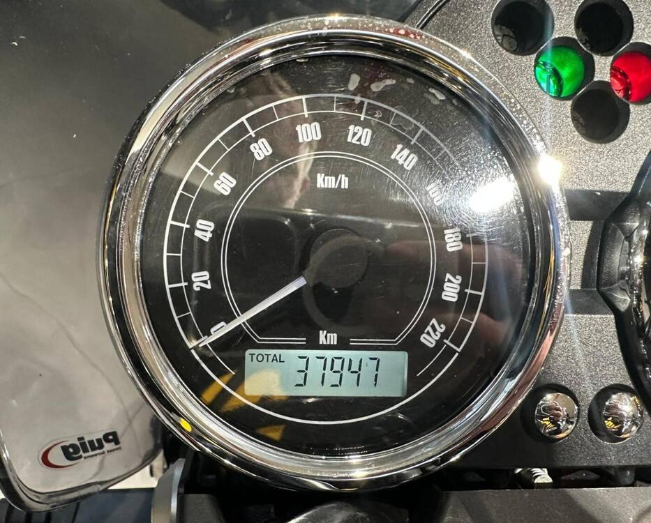 Moto Guzzi V7 II Special (2015 - 17) (5)