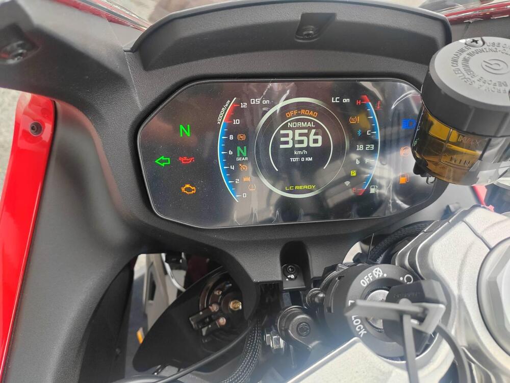 QJ Motor SRK 921 RR (2025) (2)