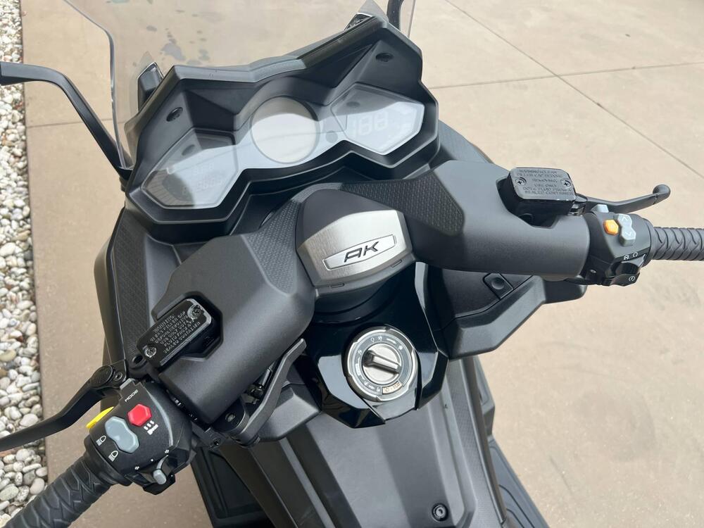 Kymco AK 550 ETS (2021 - 25) (4)