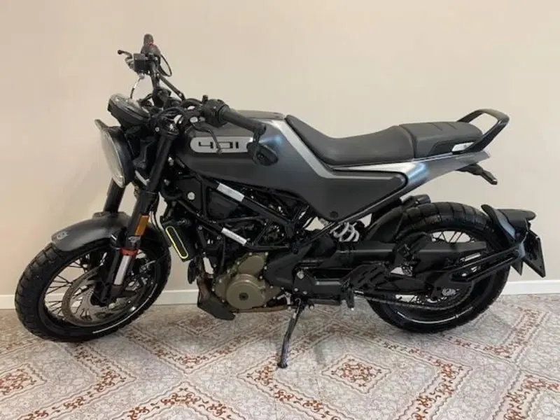 Husqvarna Svartpilen 401 (2021 - 23) (6)