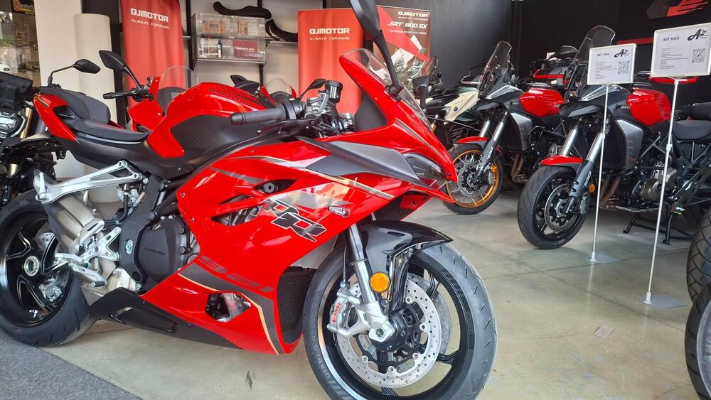 QJ Motor SRK 921 RR (2025) (2)