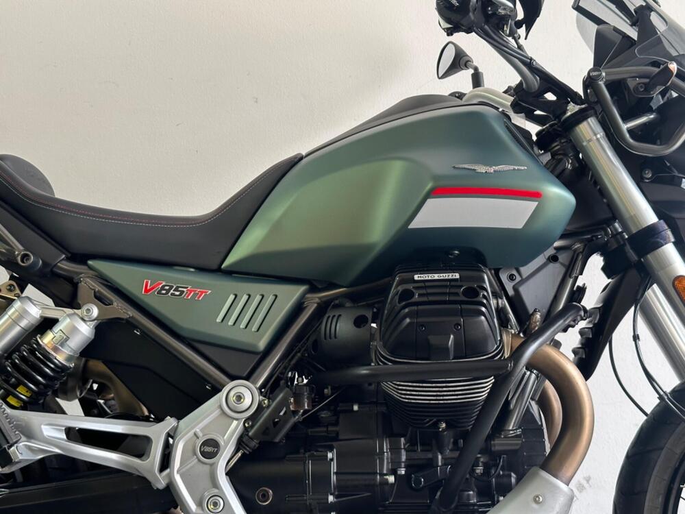Moto Guzzi V85 TT (2021 - 23) (2)