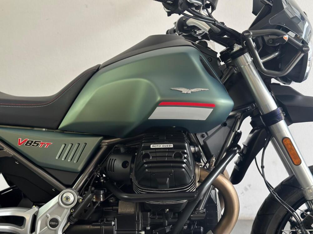 Moto Guzzi V85 TT (2021 - 23) (3)
