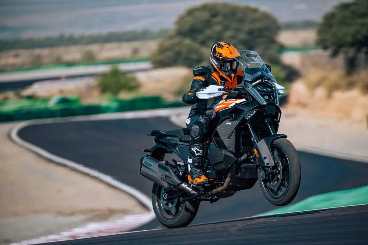 KTM 1390 Super Adventure 2026: sulla versione S EVO arriva il cambio automatico AMT [GALLERY e VIDEO] (13)