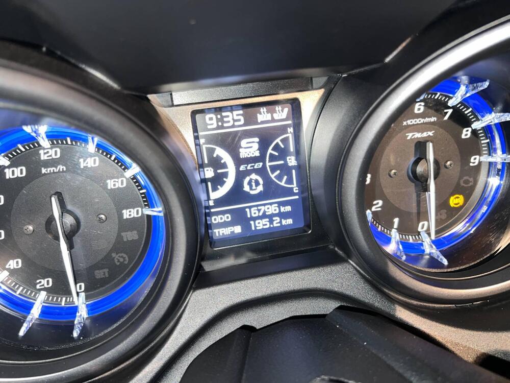 Yamaha T-Max 560 Tech Max (2020) (5)