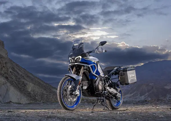MV Agusta Enduro Veloce 2026: nuove colorazioni e un allestimento completo [VIDEO & GALLERY]