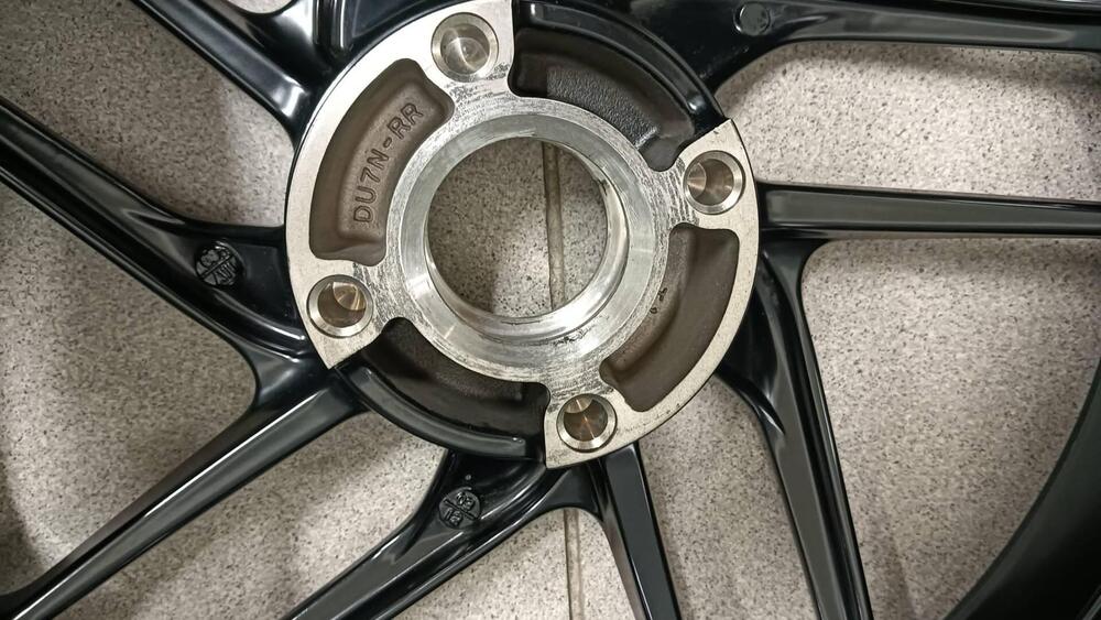 CERCHI DUCATI PANIGALE 899 (4)