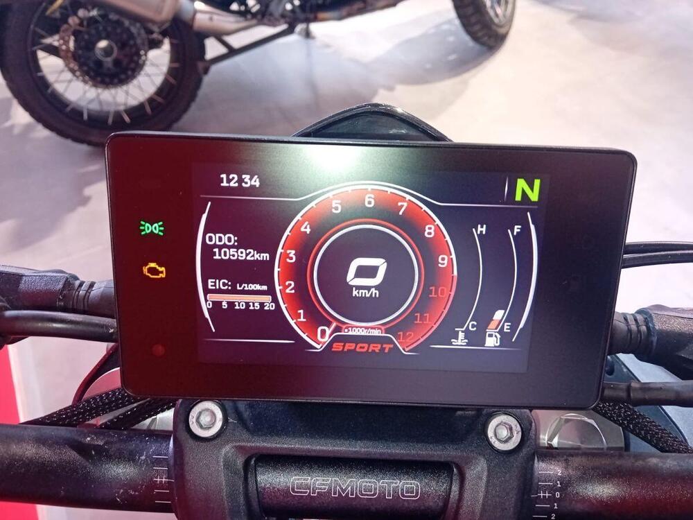 CFMOTO 300NK (2021 - 25) (4)