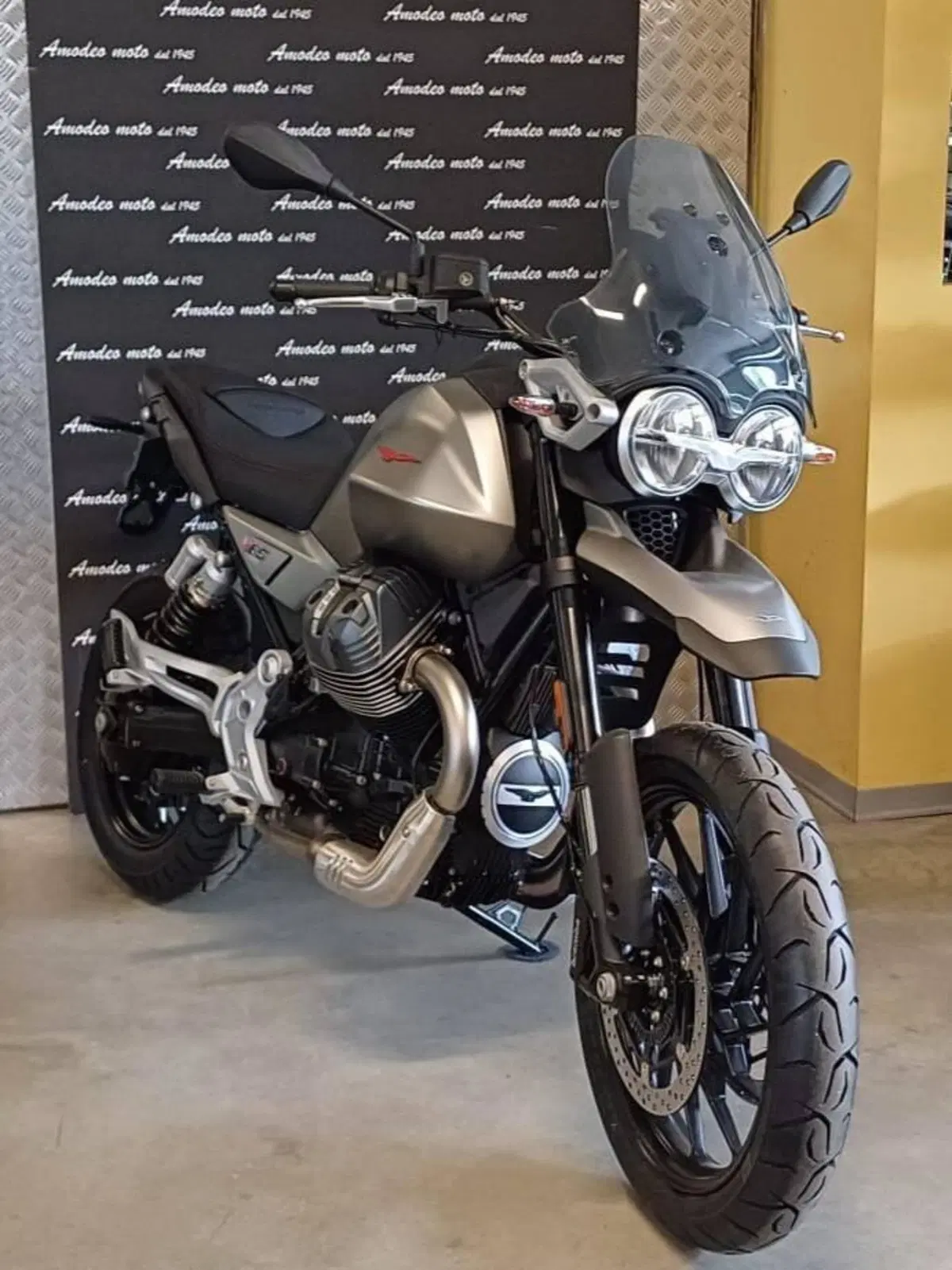 Moto Guzzi V85 Strada (2024 - 26) (2)