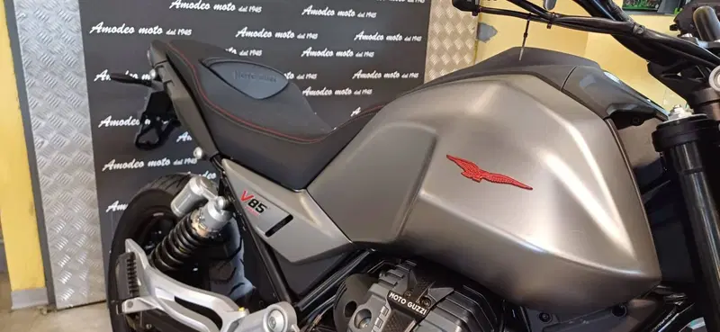 Moto Guzzi V85 Strada (2024 - 26) (3)