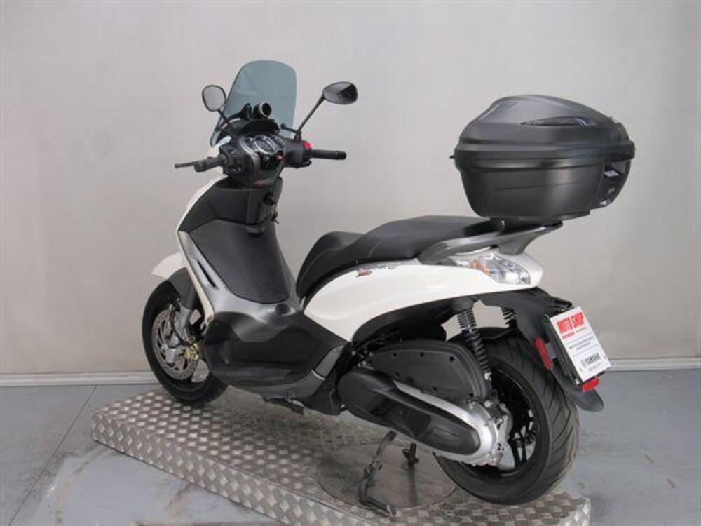 Piaggio Beverly 350 ABS (2016 - 20) (5)