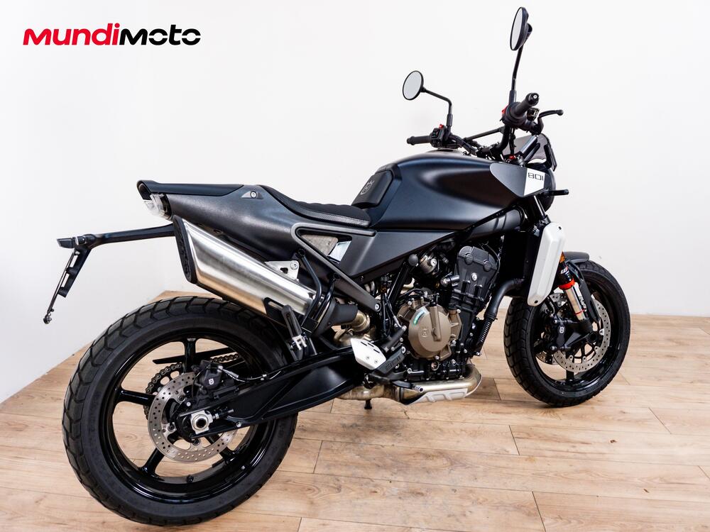 Husqvarna Svartpilen 801 (2024 - 25) (3)