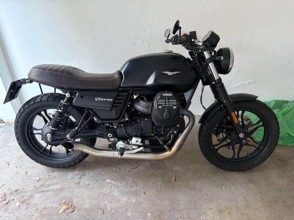Moto Guzzi V7 III Stone (2017 - 20) (2)