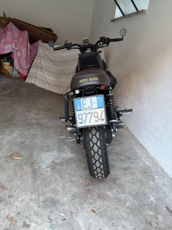 Moto Guzzi V7 III Stone (2017 - 20) (4)