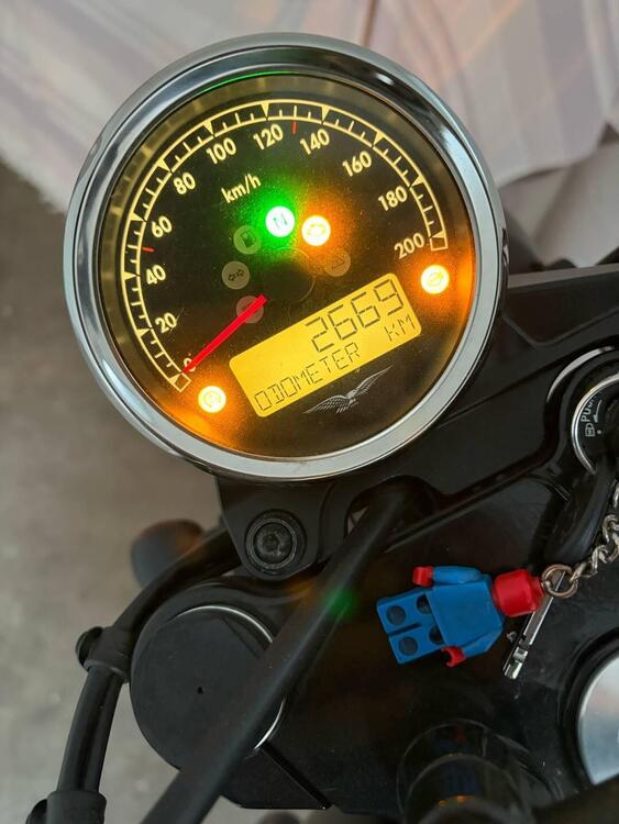 Moto Guzzi V7 III Stone (2017 - 20) (5)