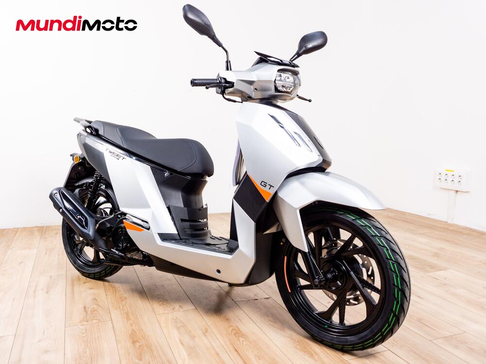 Peugeot Tweet 125 FL GT (2025) (2)